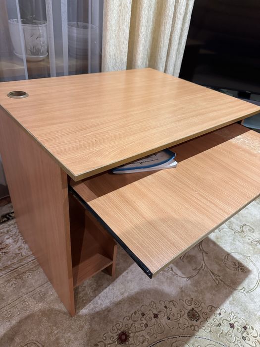 Компьютерный стол.