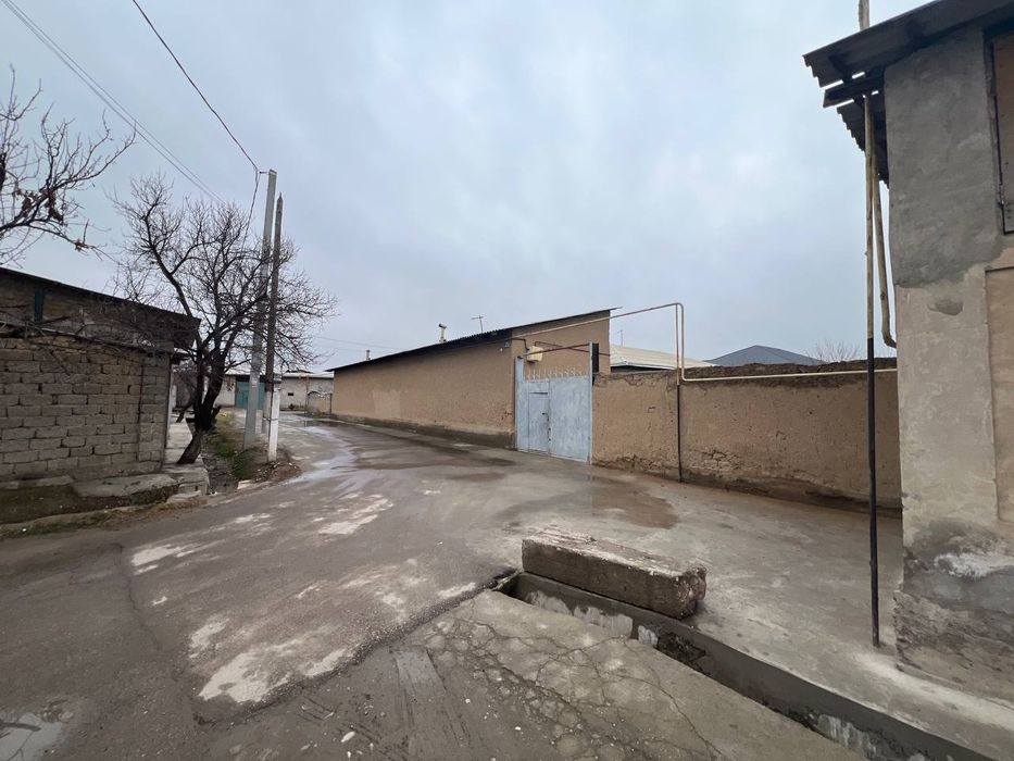 Uy sotiladi sro'chnaa 123 min $ qberamiz