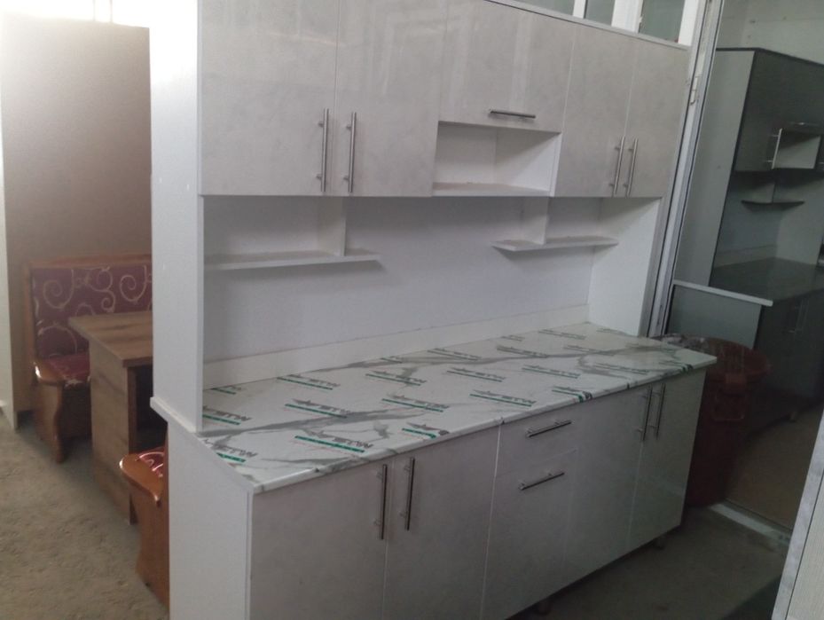 Кухня мебель сотилади