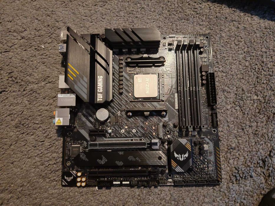 ASUS TUF B550M-Plus Gaming + Ryzen 5 5600, шестядрен 3.9/4.4GHz AM4