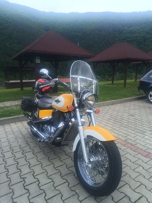 Vând motocicleta Honda shadow 1100