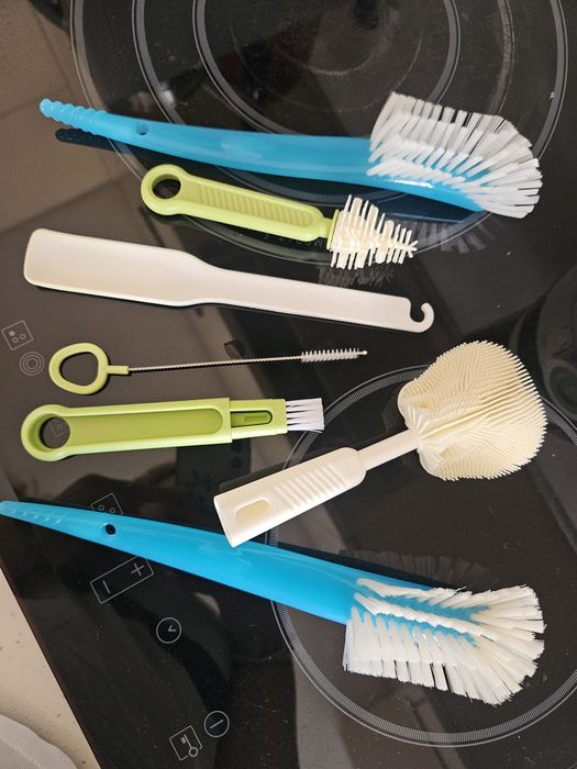 Шишета за хранене мляко Philips Avent за новородени 0+ и комплект четки за почистване