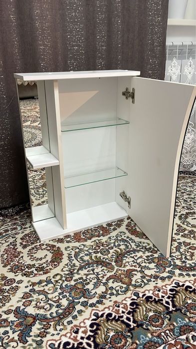 Продается зеркало шкаф для ванной