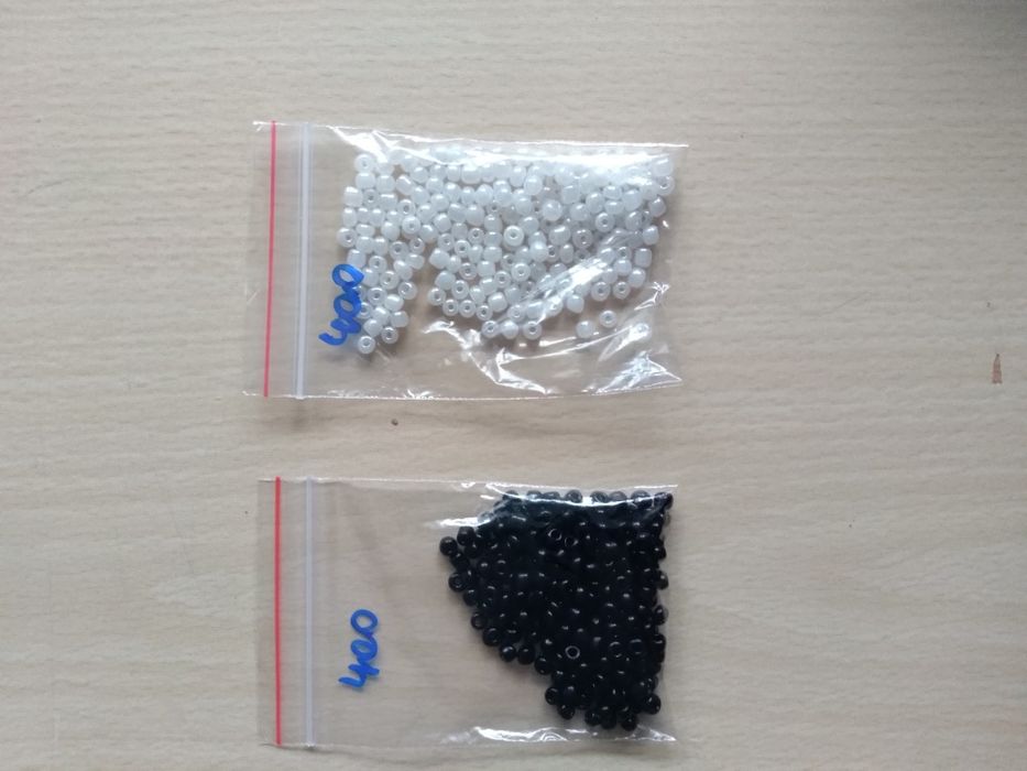 Продам бисер разный.