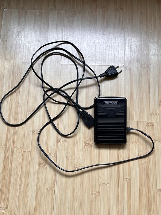 Masina de cusut (electrica) SINGER!