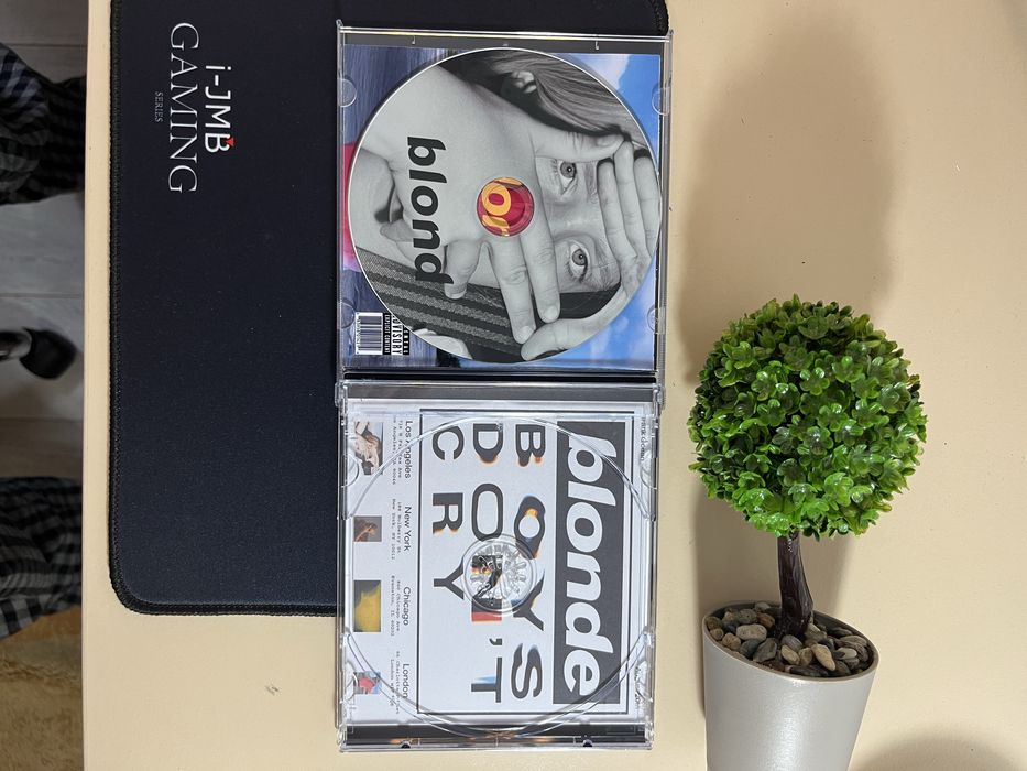CD Frank Ocean Blond