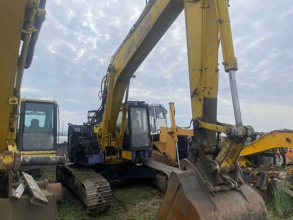 Dezmembrez excavator Komatsu PC 228 - piese de schimb Komatsu