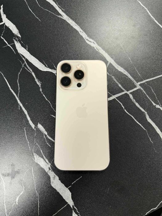 Продавам Iphone 16 Pro 256gb