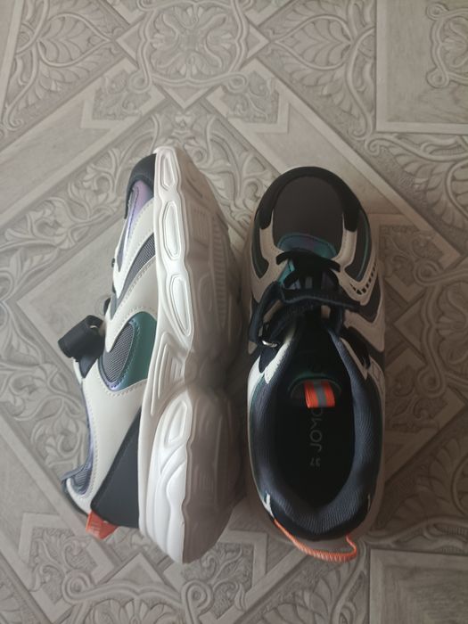 Продам подростковую обувь