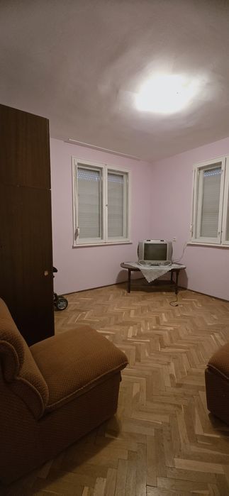 Двуетажна тухлена къща в гр. Долна  Оряховица