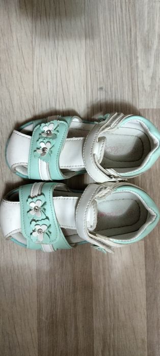 Продам детскую обувь