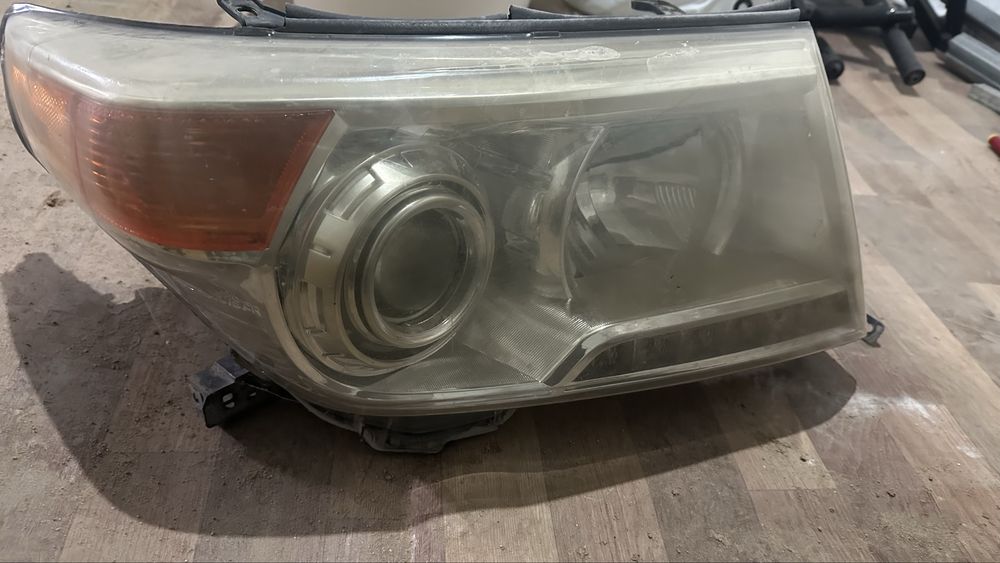 Фары LC200 правая