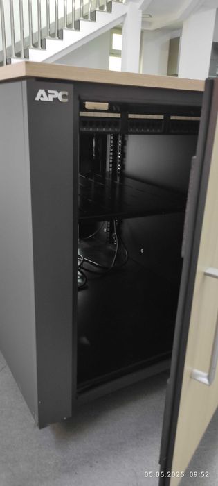 серверный шкаф 12 Unit apc ar4000mv