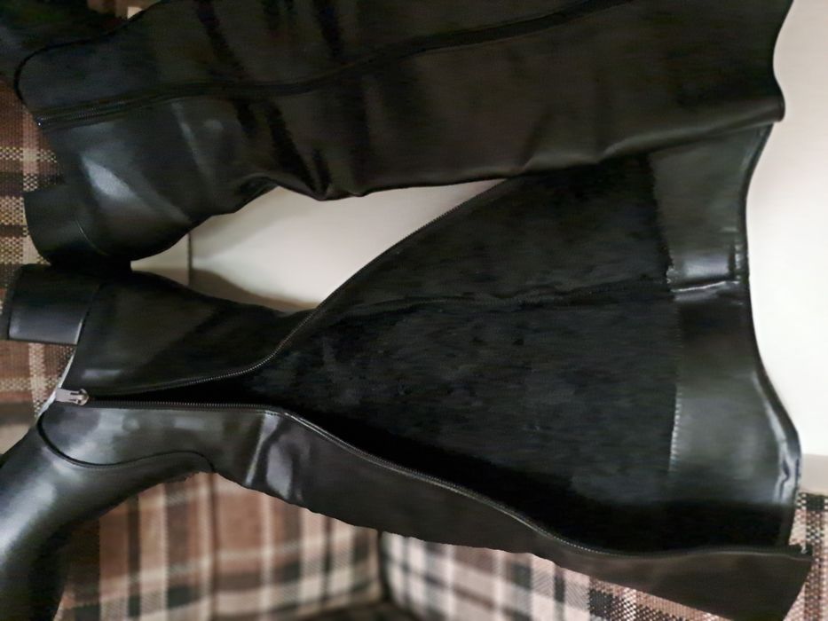 Продаю женские сапоги.