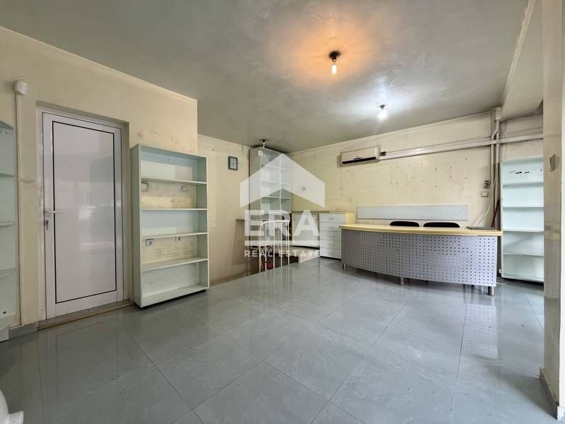 Търговско помещение с отлична локация в кв. Лагера.