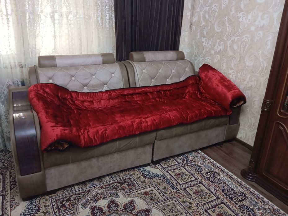 Ugalok divan gastinni