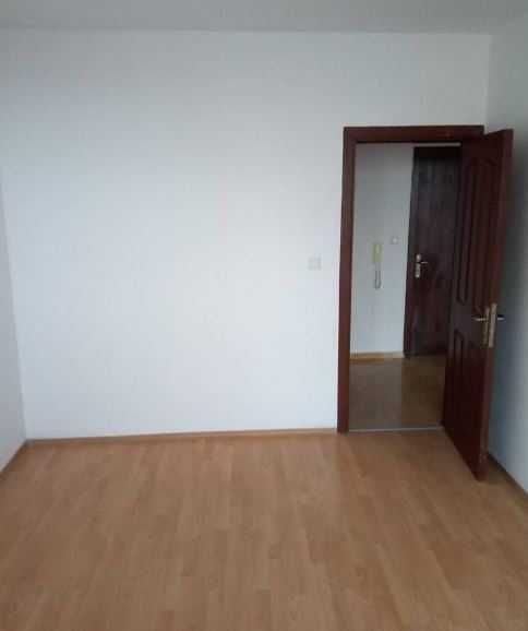 Дава се под наем Двустаен апартамент в Бургас, Меден рудник - зона В - 60 кв.м за 110 € - Снимка #2