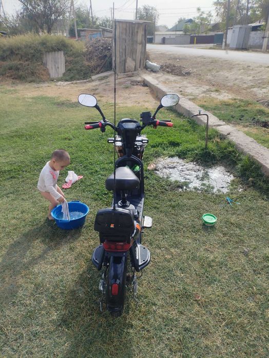 Электронние мопед