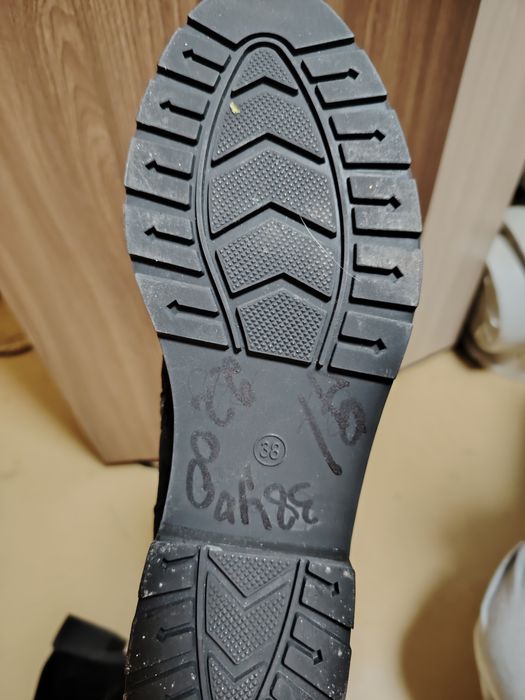 Продам зимние ботинки