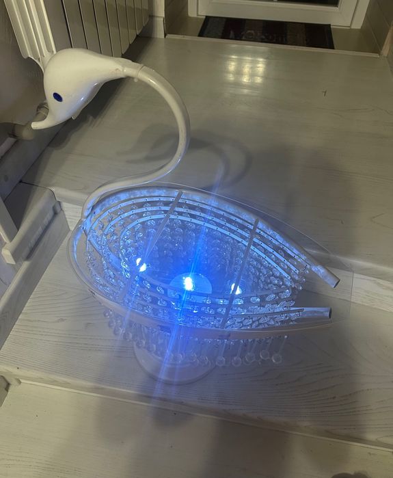 Металлический лебедь с подсветкой!