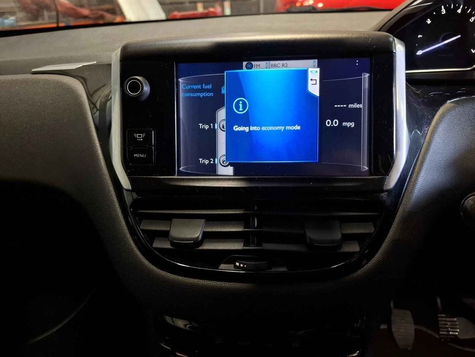 Far Dreapta Peugeot 208 2012 Hatchback Bej