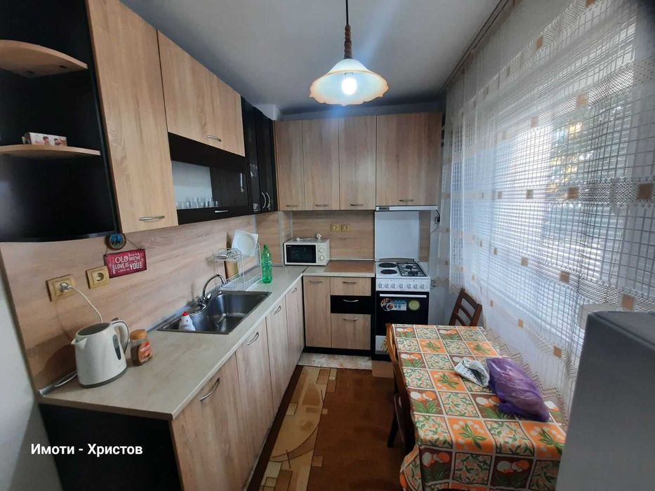 Продава се двустаен апартамент в добро състояние, Добруджански квартал