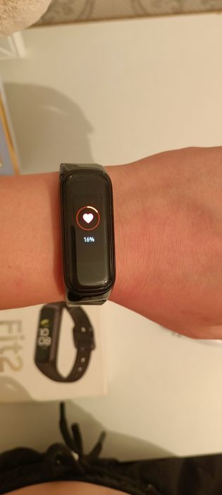 Смарт часы-браслет за 8 000