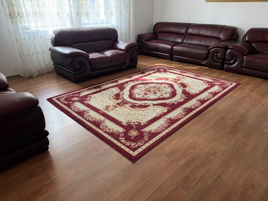 Продам мягкий кожаный уголок.