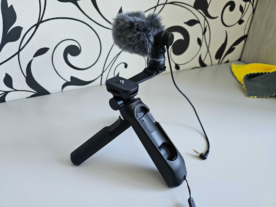 ПРОДАМ Штатив для камеры Canon HG-100TBR +Стереомикрофон Canon DM-E100