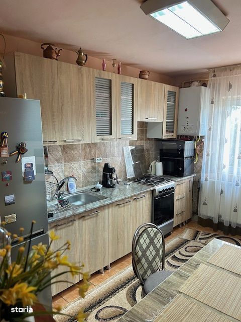 Apartament de vanzare, cu 3 camere, 2 balcoane, 67 mp, zona Observator