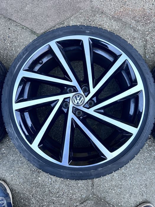 Jante R19 golf 7,5 cu anvelope PZero