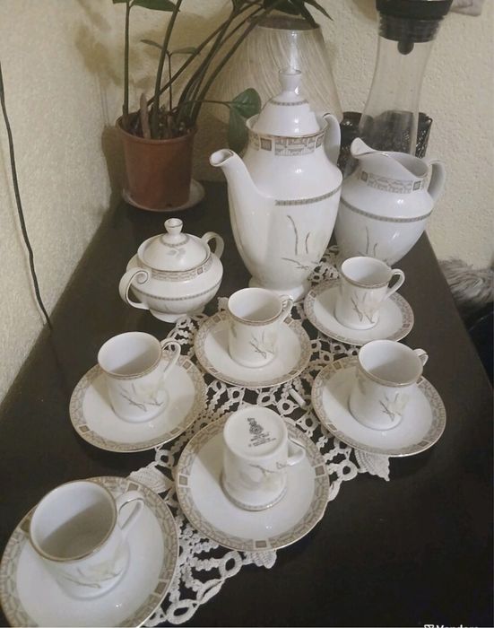 сервиз Royal Doulton "White Nile".костен порцелан!