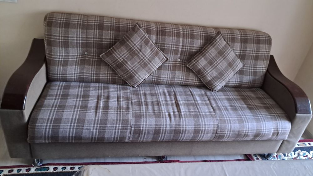 Диван б/у в хорошем состоянии,  подушки в бонус