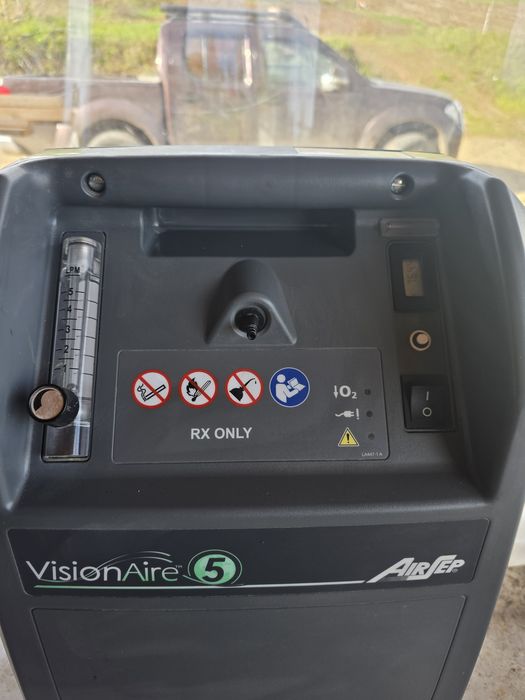 Vând concentrator oxigen AirSep VisionAire 5