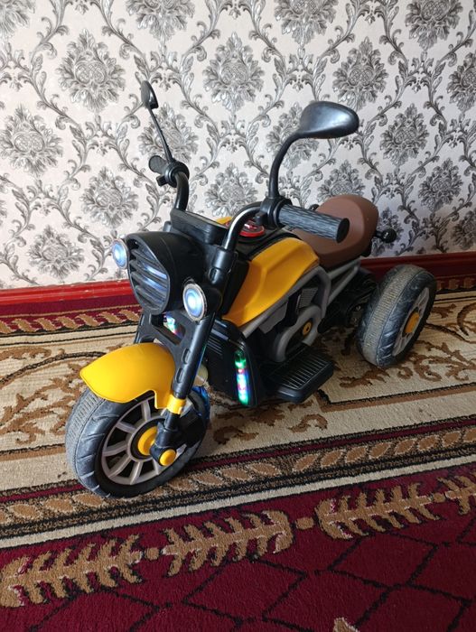 Detskiy motatsikl sotiladi 
Aybi yoq. Tekshir