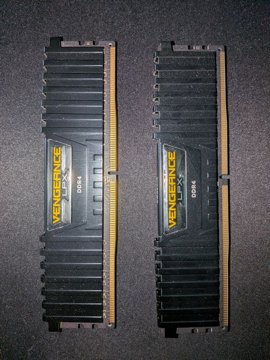 16 GB DDR4 RAM Corsair Vengeance LPX high performance