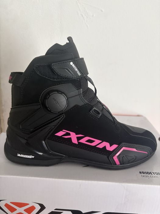 Ghete moto dama IXON Bull 2 WP negru-roz