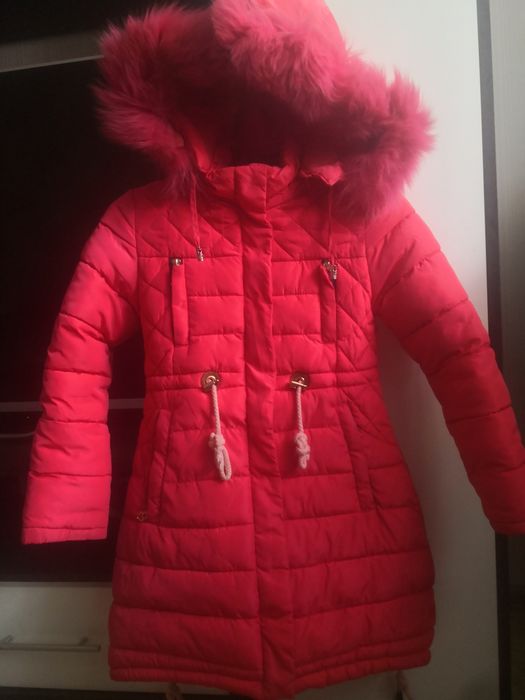 Продам зимнюю курточку ярко розового цветавого цвета на  рост 122 см