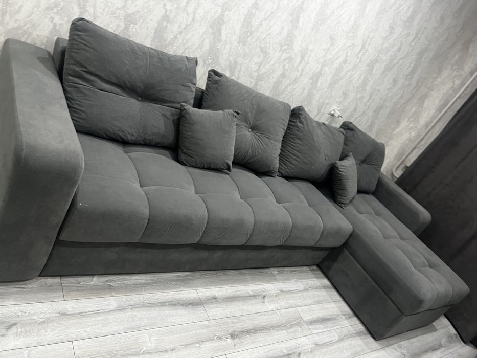 Продам диван отличный.