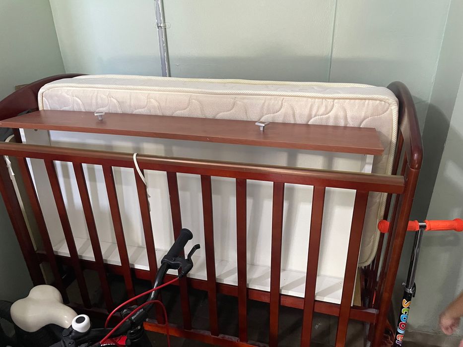 Детская кроватка с матрасом