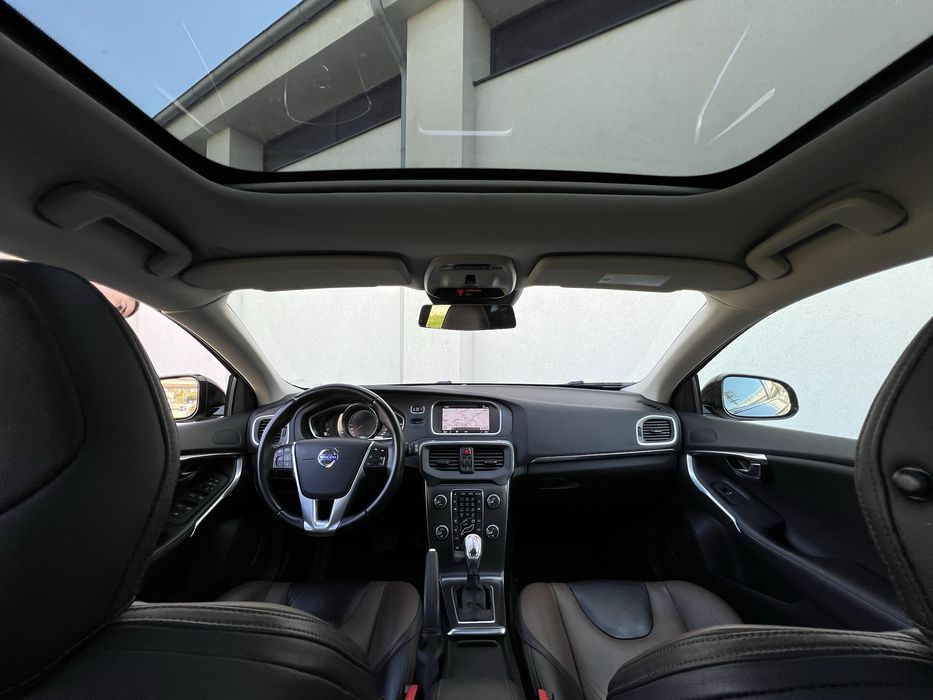 Volvo V40 Cross Country 5pistoane automata/piele/camera/panoramic