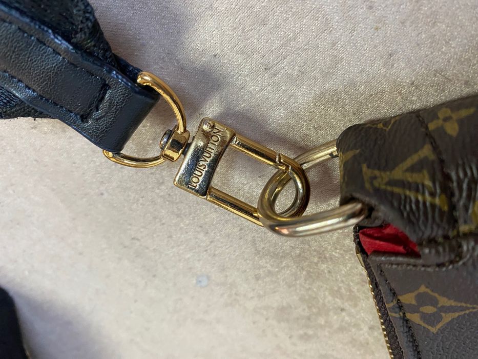 Geantă LV model Multi Pochette Accessoires cu baretă lată neagră