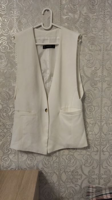Жилетка белого цвета