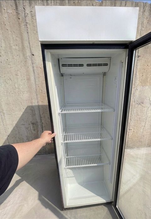 Продам холодильник витринный