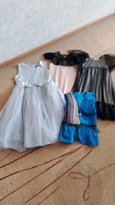 Детские платья продам