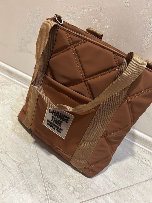 Дамска ЧИСТО НОВА чанта.