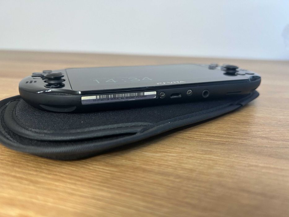 Consolă PS Vita Slim PCH-2000 modată — retro gaming | Japonia