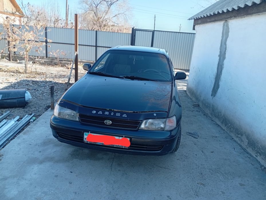 Toyota Carina E...