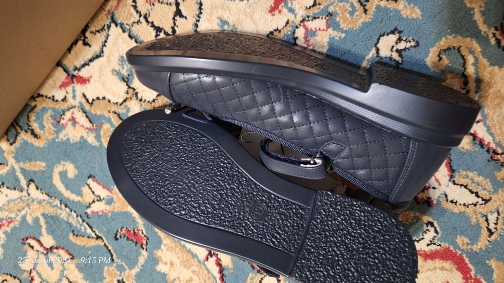 Продам сандалии и туфли для школы