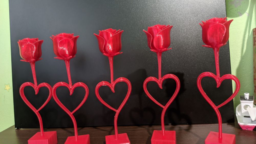 Подари вечна роза, която улавя светлината.